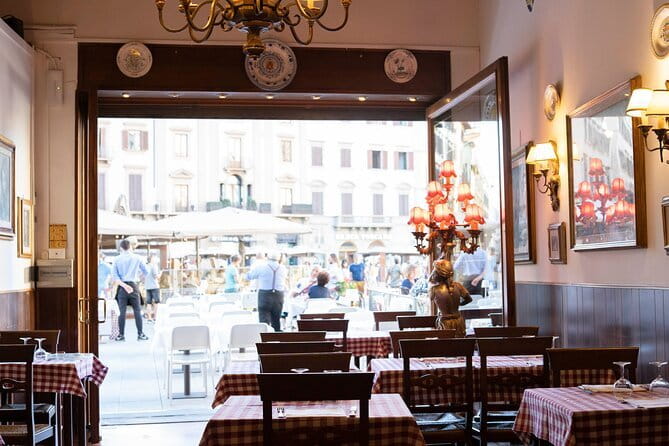 Dinner and Concert with "Three Tenors": A Real Italian Experience - The short walk to Santo Stefano al Ponte