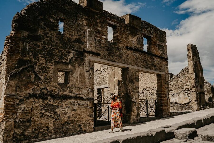 Discover Pompeii: French Walking Tour of the Buried City - Entering Pompeii with the ticket already arranged