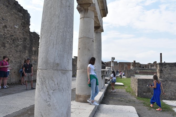Discover the Ancient Ruins of Pompeii: Day Trip from Rome - Shopping stops and the risk of wasted time