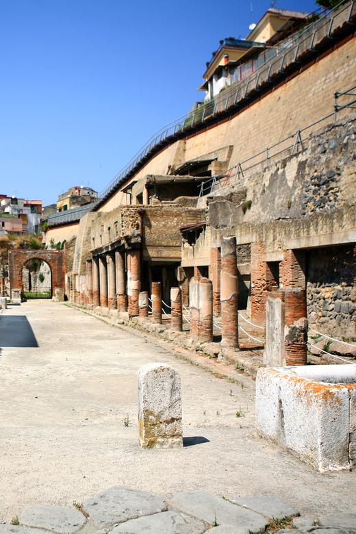 Ercolano: Herculaneum Entry Ticket with Optional Audio Guide - Why Herculaneum can beat Pompeii for a first visit
