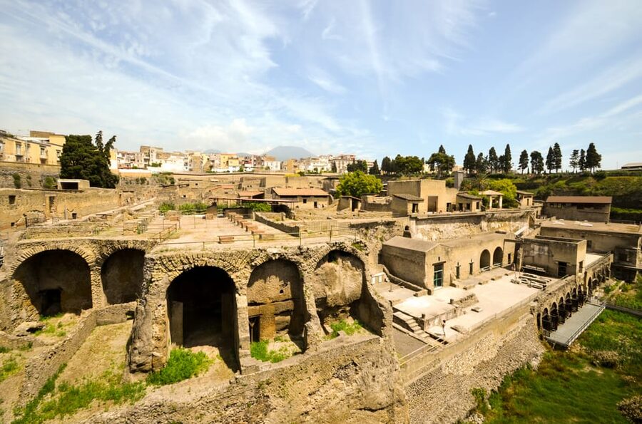Ercolano: Herculaneum Entry Ticket with Optional Audio Guide - Choosing between the app and a physical audio guide