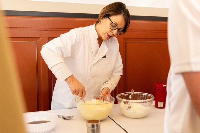 Fettuccine and Tiramisu Masterclass in the Heart of Rome - Turning flour and eggs into fettuccine