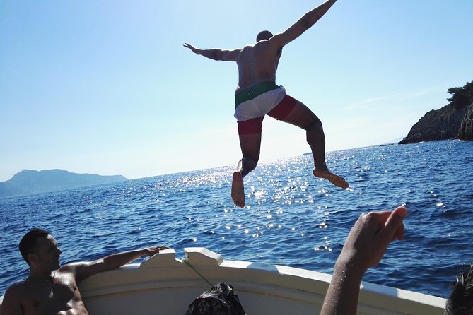 Fishing and Tourism in Capri - Practical details that can affect your day