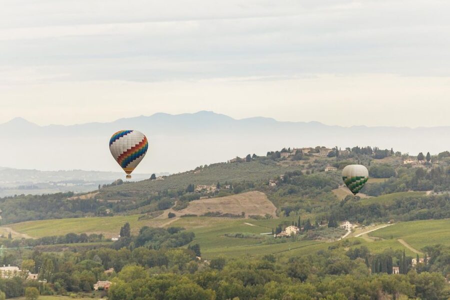Florence: Balloon Flight Over Tuscany - The landing and the champagne breakfast