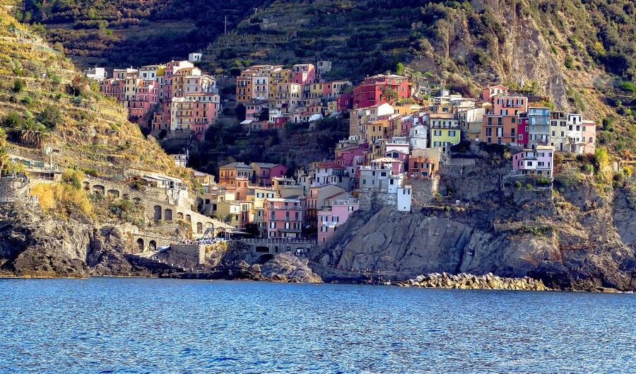 Florence: Cinque Terre Day Trip with Optional Street Food - Vernazza is made for a short wander