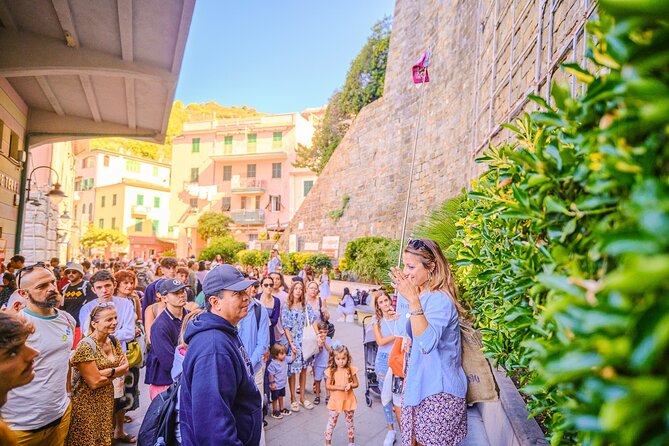 Florence: Cinque Terre Park Day Trip with Optional Street Food - Riomaggiore: a golden final stop