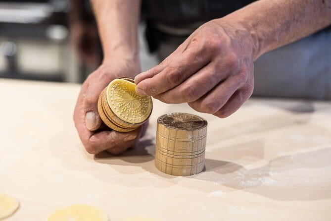 Florence: Cooking Class Pasta & Tiramisu Making Unlimited Wine - Small details that make the evening work