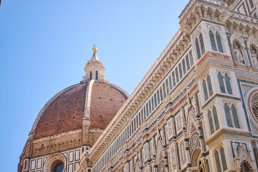 Florence: Duomo Cathedral Skip-the-Line Guided Tour - Three naves, stained glass, and the first view inside