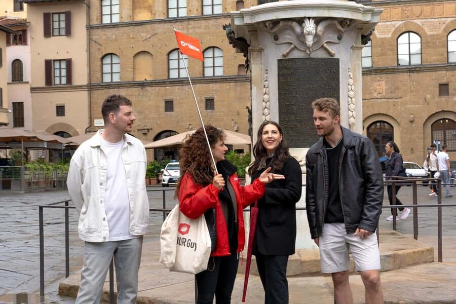 Florence: Food Walking Tour with Local Steak and Tuscan Wine - Guides make or break the evening