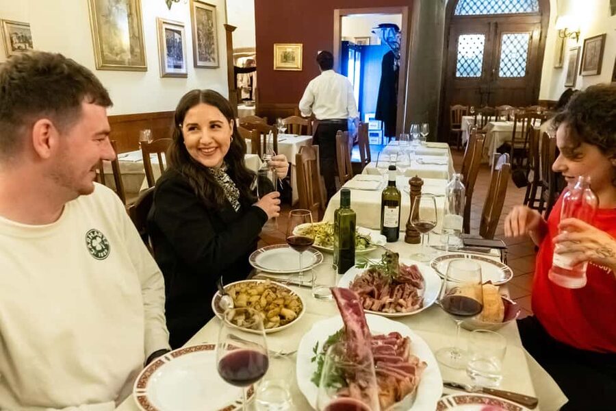 Florence: Food Walking Tour with Local Steak and Tuscan Wine - Santo Spirito and artisan gelato