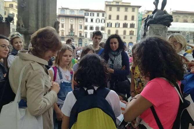 Florence Food & Wine Tour: Tuscan Tastings with Local Guide - Florence’s wine windows and the final Vin Santo ritual