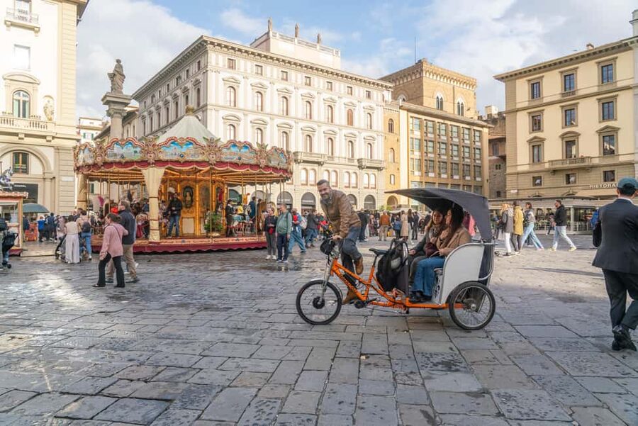 Florence: Guided City Tour by Rickshaw - Signoria Square and the Uffizi area