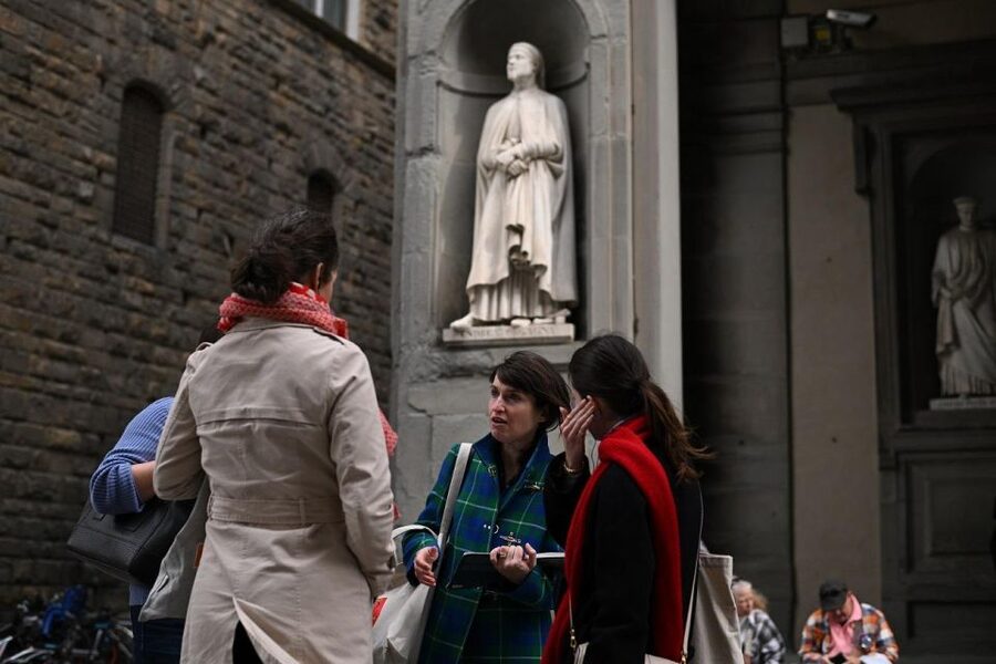 Florence: Guided Tour of Medici Family Secrets and Chapels - Piazza della Signoria and the Medici takeover