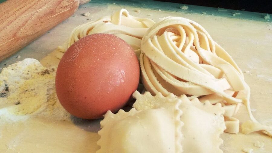 Florence: Handmade Pasta & Dessert Class with Unlimited Wine - Why the shared table matters in Florence