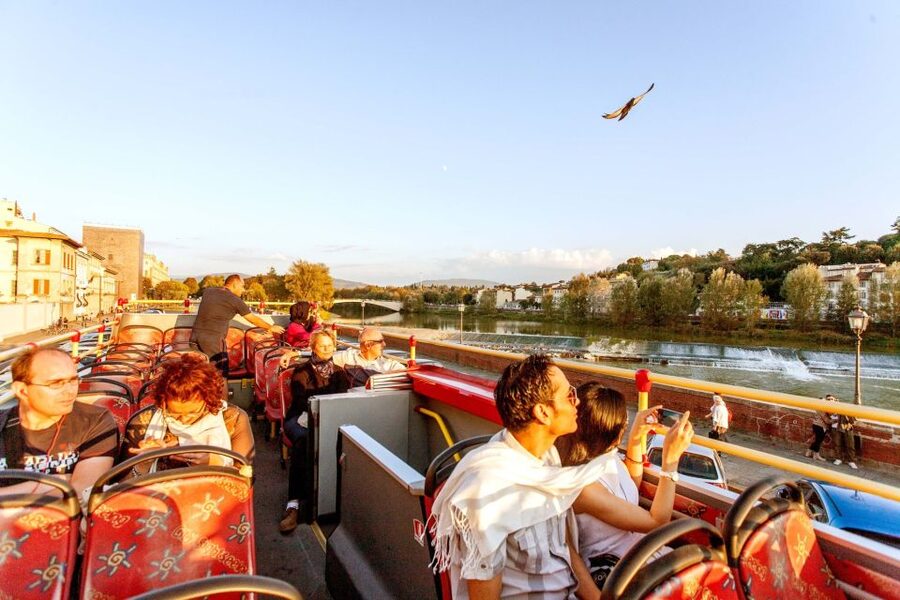 Florence: Hop-on Hop-off Bus Tour: 24, 48 or 72-Hour Ticket - Audio commentary, app, and bus comfort