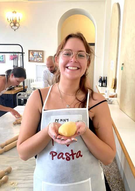 Florence: Pasta Class with Wine, Limoncello and Dessert - Watching the sauces come together