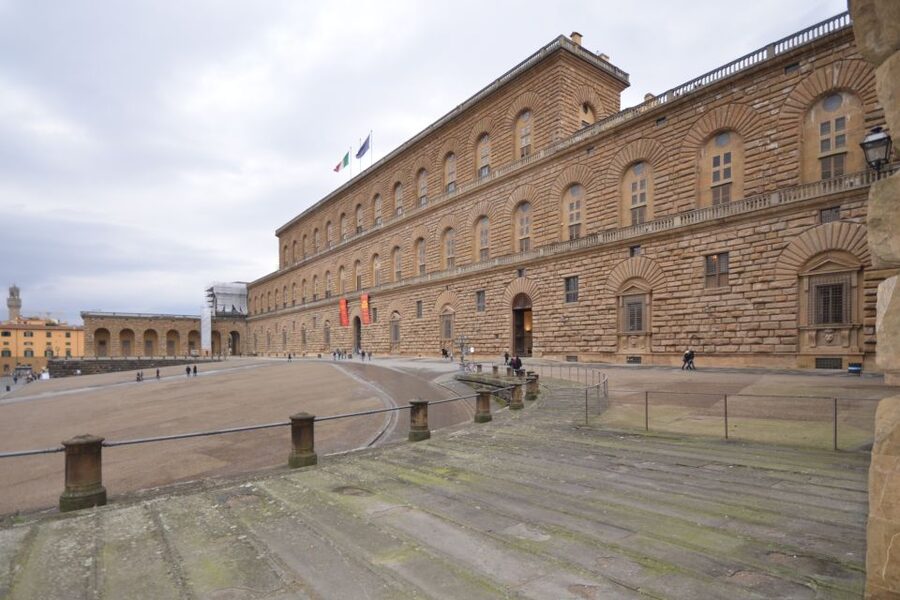 Florence: Pitti Palace and Palatina Gallery Ticket and Tour - The first lesson: a palace built for power