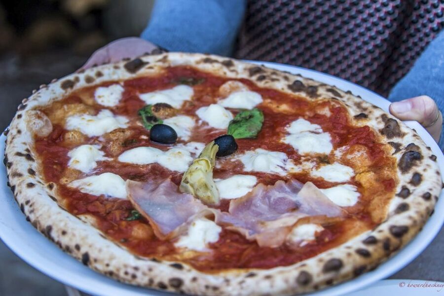 Florence: Pizza and Gelato Class at a Tuscan Farmhouse - The chefs create the atmosphere