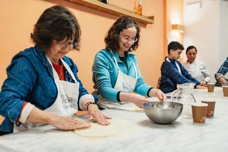 Florence: Pizza and Gelato Preparation Class - Making Pizza From Yeast Dough To Dinner