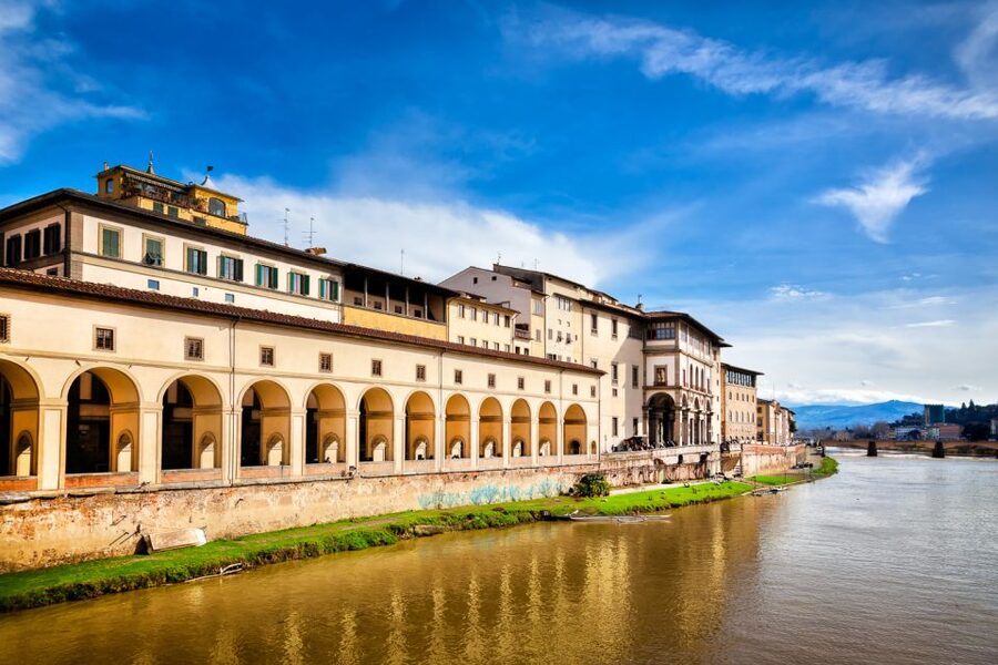 Florence: Private Uffizi Gallery Discovery Tour with Ticket - Arriving at Piazzale degli Uffizi