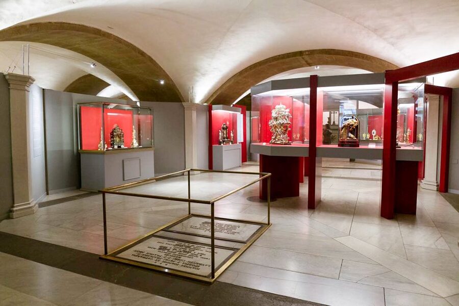 Florence: Reserved Entrance Ticket to the Medici Chapel - Tombs, relics, and the quieter parts of the museum