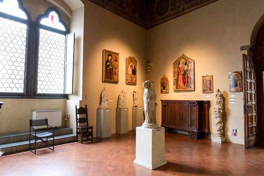 Florence: Reserved Entry Ticket to Bargello Museum - The courtyard explains the museum