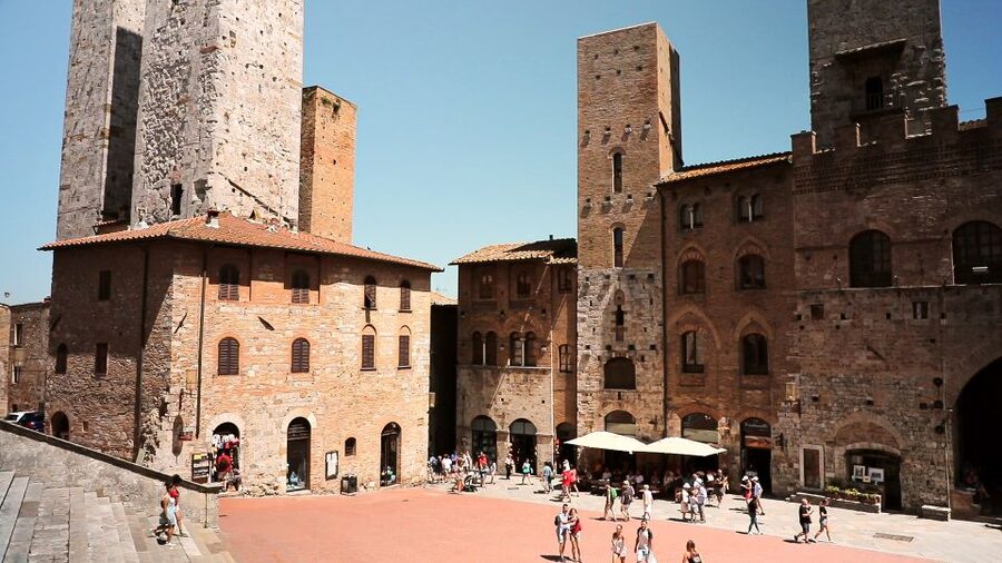 Florence: S. Gimignano, Siena, Chianti & Wine Tasting Lunch - Meeting in Florence at Piazzale Montelungo