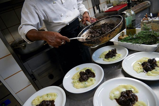 Florence’s Ultimate Food Tour: Full Tuscan Meal by Do Eat Better - Group size, comfort, and the small-restaurant tradeoff