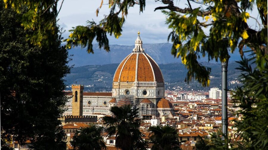 Florence: Santa Maria del Fiore Duomo Tour - Porta del Paradiso, a fine opening scene