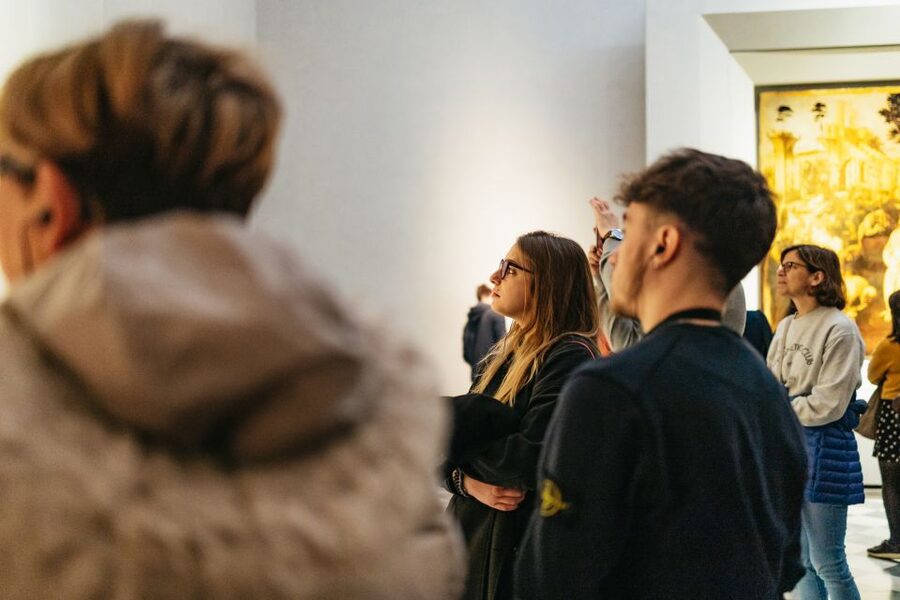 Florence: Skip-the-Line Uffizi Small Group Tour - Meeting at Via de Martelli and walking to the gallery