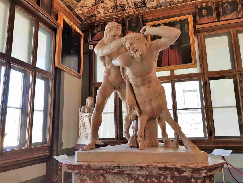 Florence: Uffizi & Accademia Priority Tickets with Audio App - Crossing Florence to the Uffizi Gallery
