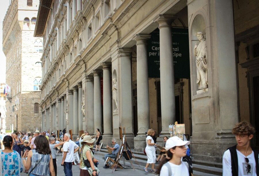 Florence: Uffizi Entry Ticket & Audio Guided Tour with Host - Two hours inside a very large museum