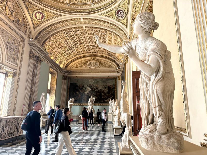 Florence: Uffizi Gallery Reserved-Entry VIP Tour - The Uffizi building and Vasari’s design
