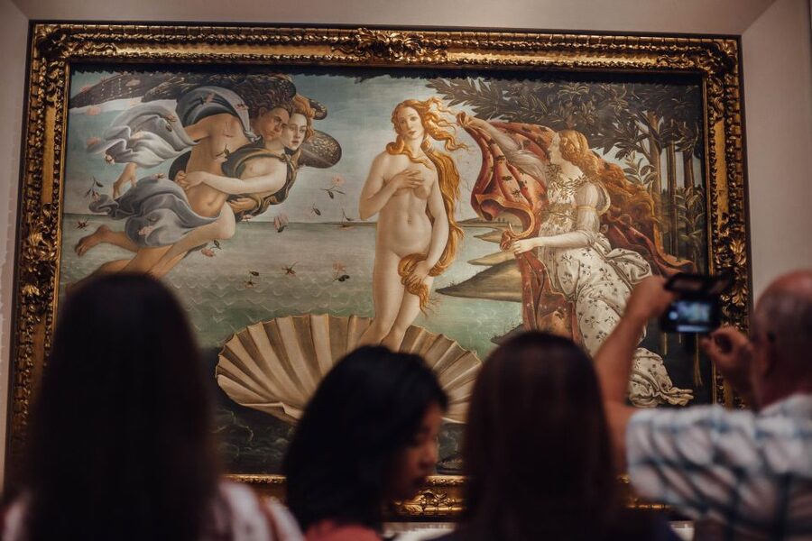 Florence: Uffizi Gallery Small-Group Guided Tour with Ticket - Meeting the guide at the Nicola Pisano statue