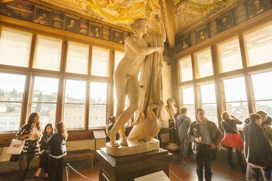 Florence: Uffizi Gallery Tickets with Optional Audio Guide - The meeting point and the first few minutes
