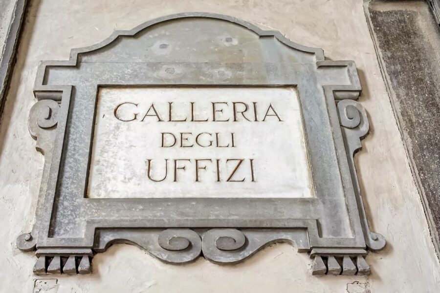 Florence: Uffizi Priority Ticket & Masterpieces Audio App - Ancient statues in the Medici corridors