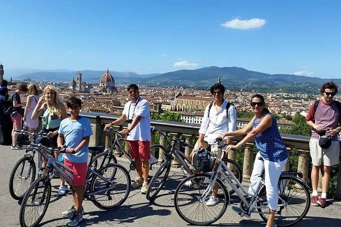 Florence Vintage Bike Tour–guided, small group or private option - Guides, commentary, and the small-group feel