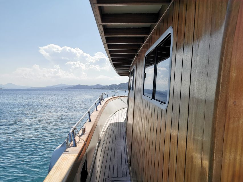 Forio: Ischia Island Boat Tour with Local Lunch and Swimming - The guide and the group atmosphere
