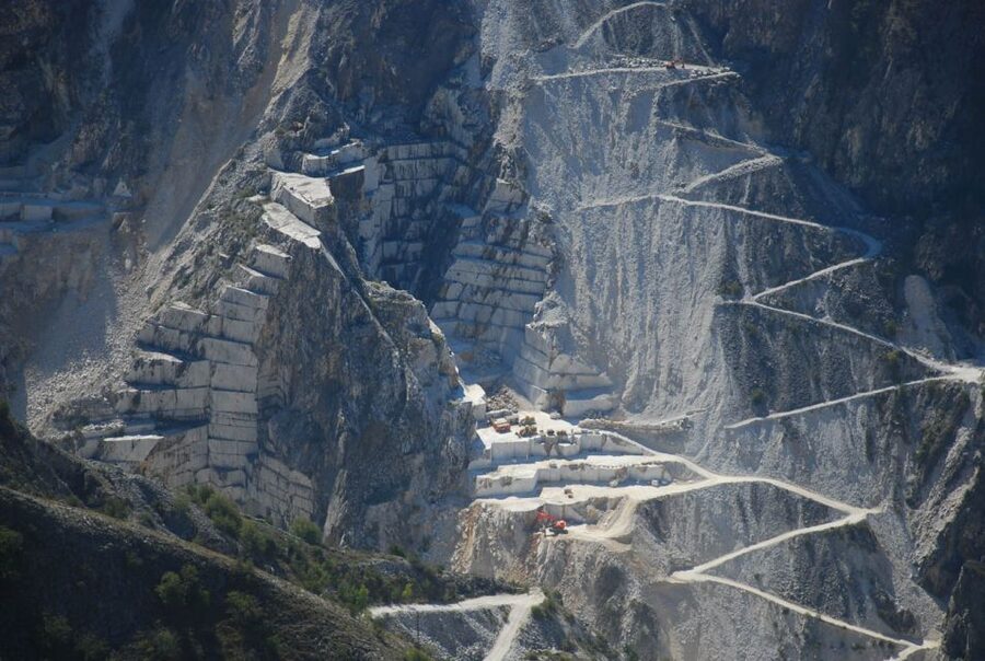 From Carrara: Marble Quarries Jeep Tour with Lardo Tasting - The jeep climb to the quarry zone
