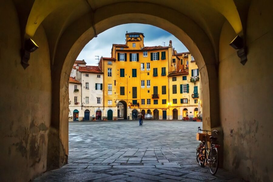 From Florence: Pisa & Lucca Day Tour with Buccellato Tasting - Pisa and the Square of Miracles