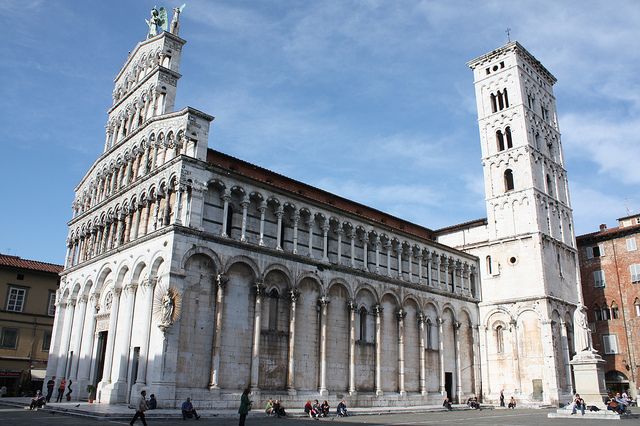 From Florence: Pisa & Lucca Day Tour with Buccellato Tasting - Lucca’s walls, towers, and old streets