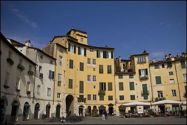 From Florence: Pisa & Lucca Day Tour with Buccellato Tasting - Leaving Florence by air-conditioned coach