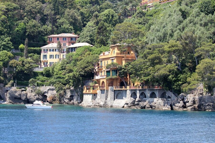 From Genoa: Boat Tour to Portofino with Free Time to Explore - Finding the blue ticket office beside the Aquarium