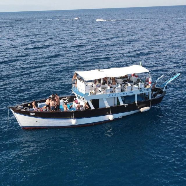 From Ischia: Procida Island Full-Day Boat Tour with Lunch - Crossing toward Vivara and Procida