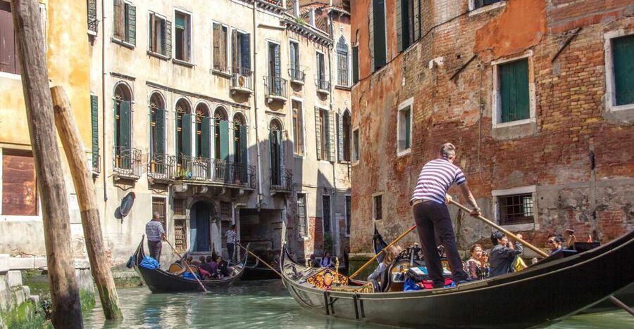 From Milan: Day Trip to Venice with Guided City Tour - Arriving across the Venice lagoon