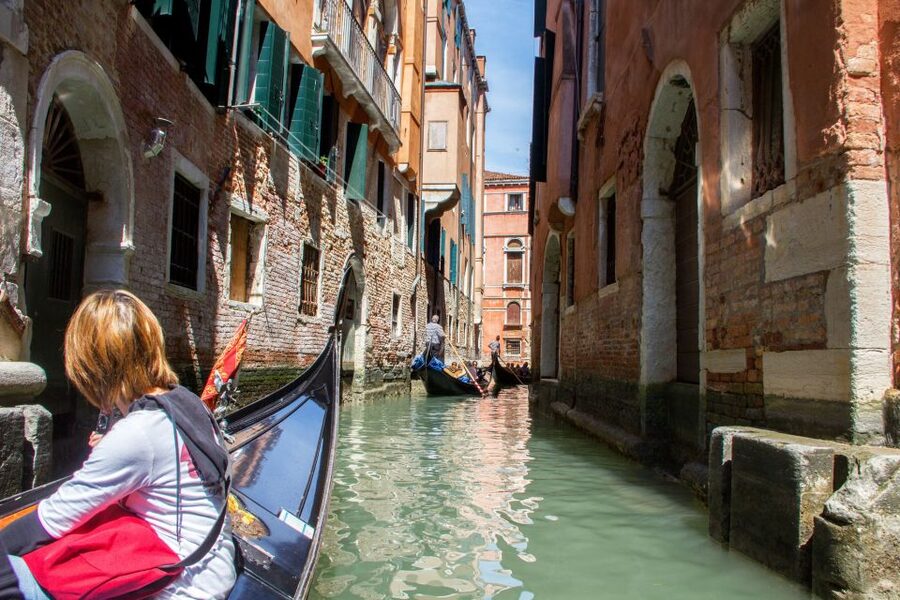 From Milan: Day Trip to Venice with Guided City Tour - How the long day is managed