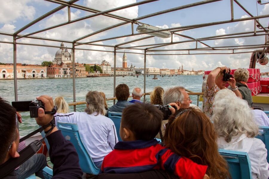 From Milan: Day Trip to Venice with Guided City Tour - Meeting the bus in central Milan