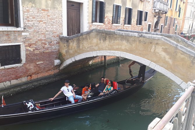 From Milan: Venice Full-Day Guided Tour With Boat Ride - Two Hours to Eat, Wander, and Ride a Gondola
