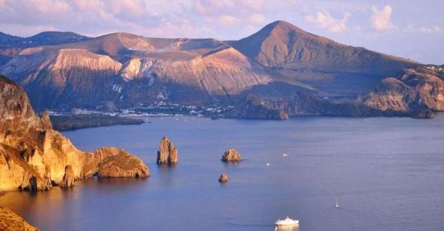 From Milazzo: Lipari and Vulcano Day Trip - Lipari: two and a half hours in the Aeolian capital
