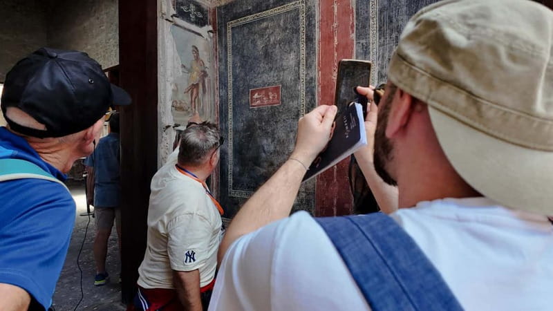 From Naples: Guided tour of Pompeii skip-the-line and round-trip train - The 40-minute train ride to Pompeii